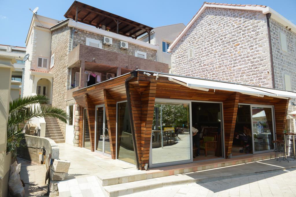 Apartments Mtv Petrovac Bagian luar foto