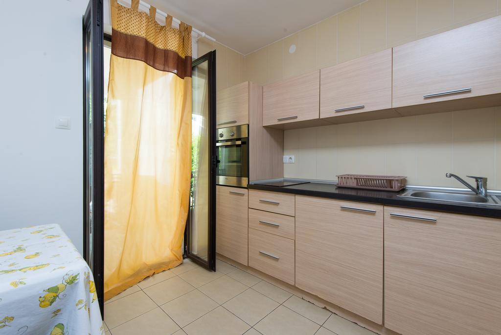 Apartments Mtv Petrovac Bagian luar foto
