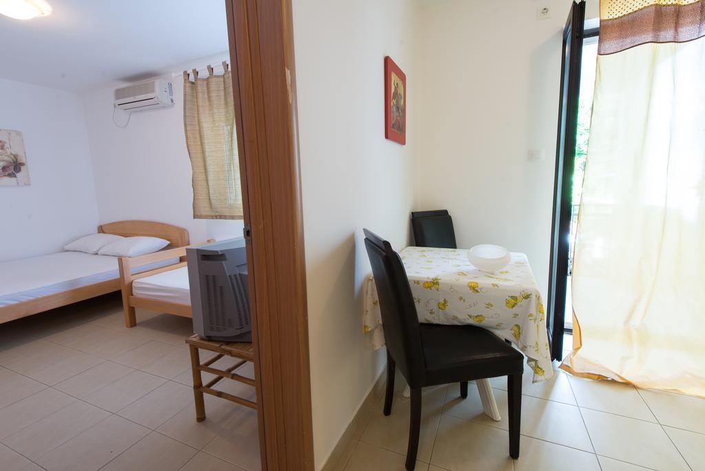 Apartments Mtv Petrovac Bagian luar foto